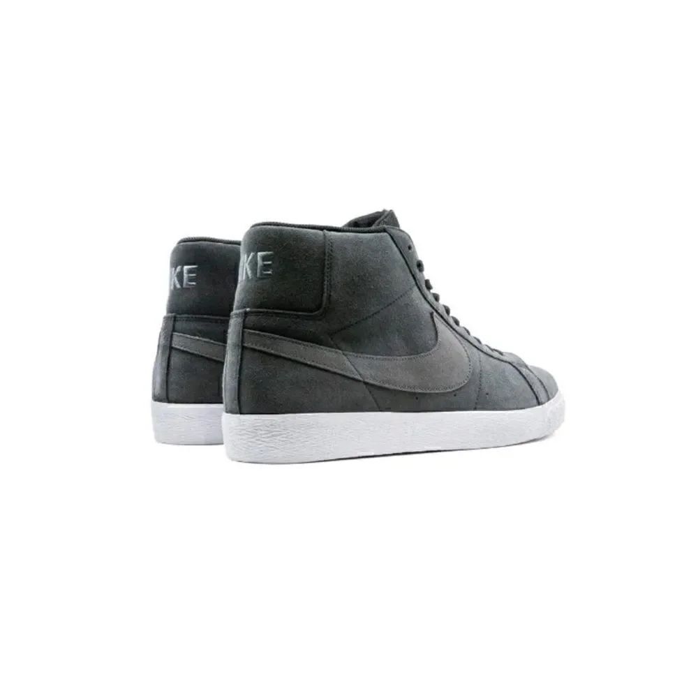 Nike
SB Zoom Blazer suede sneakers Size 6 NWOB